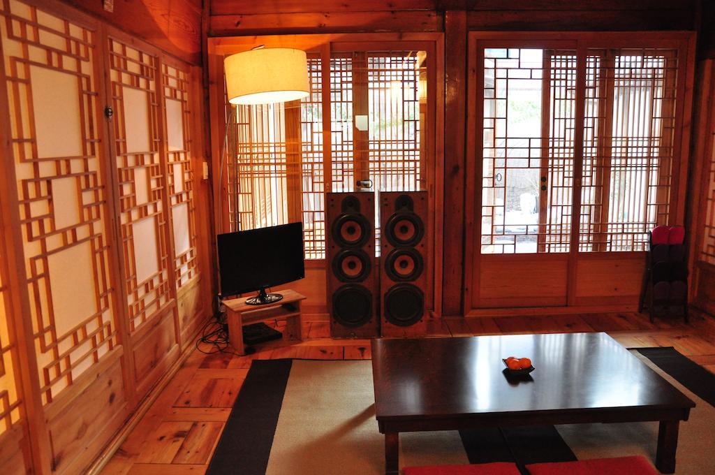Hueahn Hanok Guesthouse โซล ภายนอก รูปภาพ